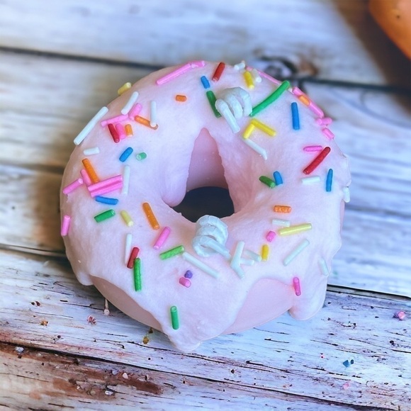 ⚠️SALE Candle // Handmade Pink Glaze Donut Shaped Soy Wax Candle SEND OFFERS - Picture 3 of 4